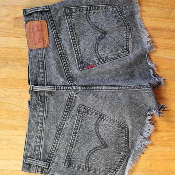 LEVI'S 501 Jean Shorts - Picture 3 of 6